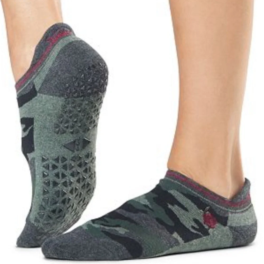 New with tags Tavi Noir Camo sticky socks, Medium